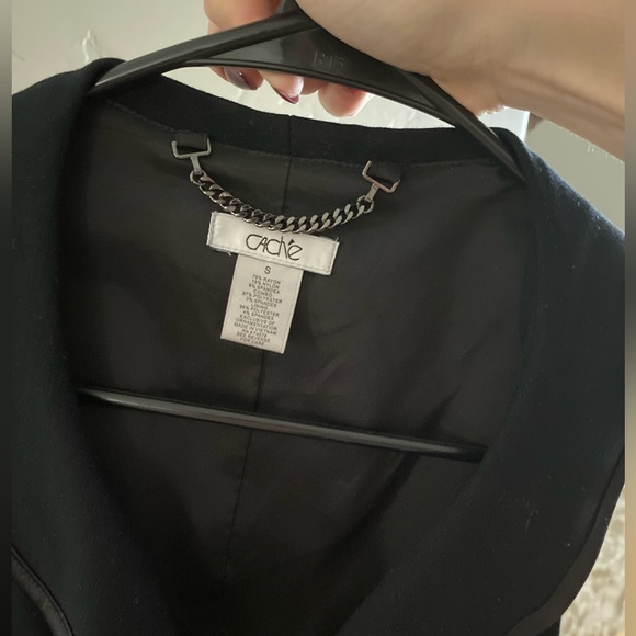 Cache’| Small| Black ruffle trim vest| Great Condition. - Picture 6 of 6